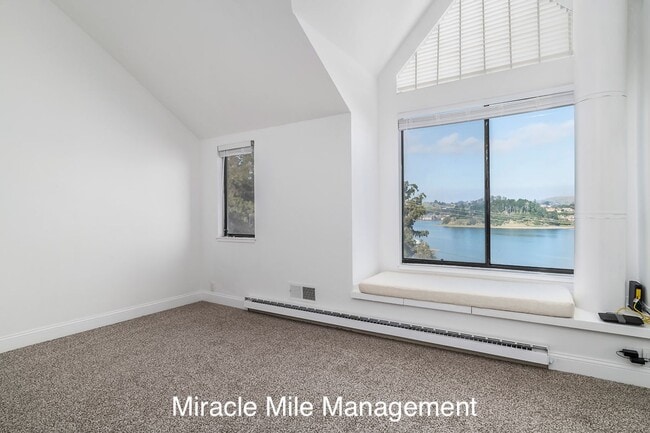 Building Photo - Wonderful Modern Townhouse-Style Condo with Stunning Views in Desirable Sausalito