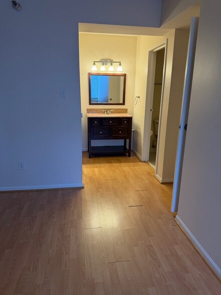 Master Bedroom - 7401 Westlake Ter