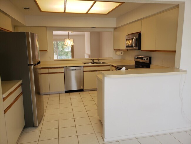 Building Photo - 136 Desert Falls Dr E