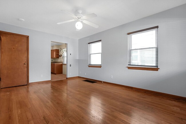 Building Photo - 3 Bed, 1 Bath Single-Family Home – Great L...