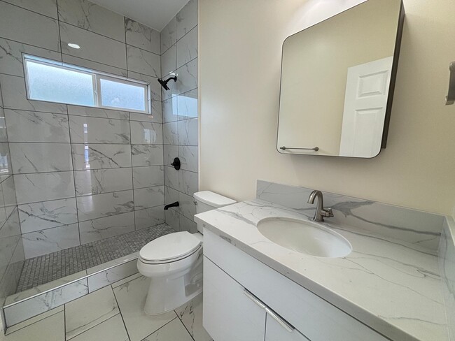 Building Photo - 1674 Kino St