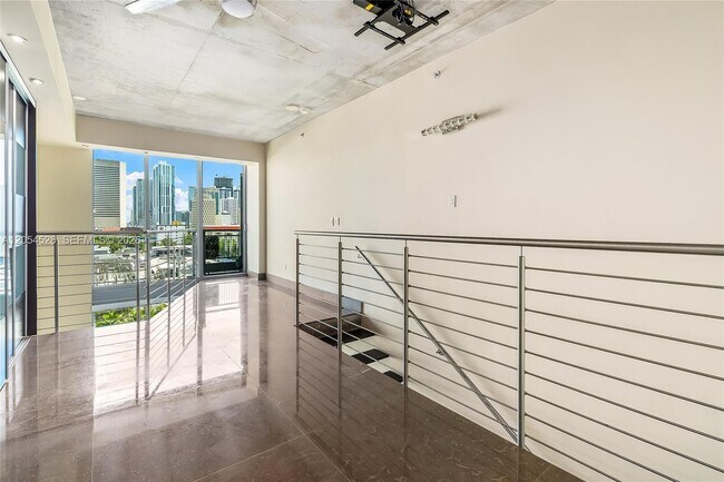 Building Photo - 690 SW 1st Ct