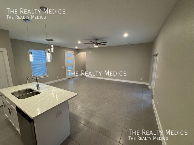 Building Photo - 119 Lily Ln