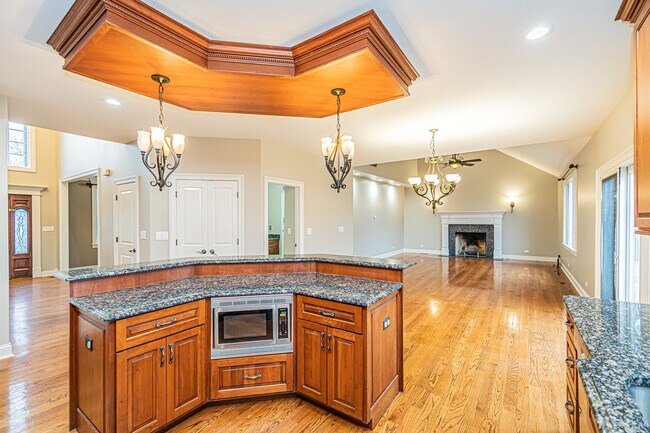 Building Photo - 361 S Elm St