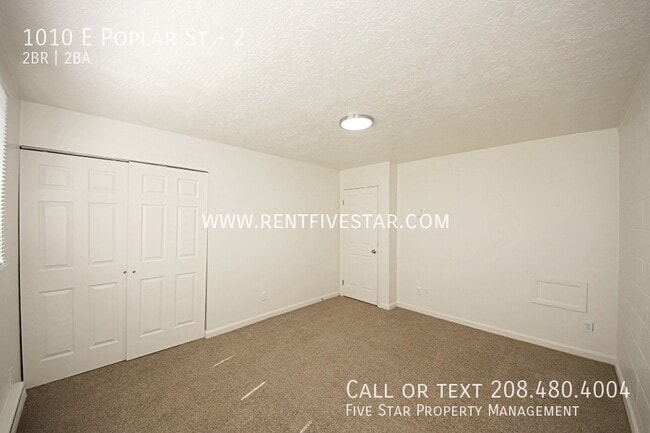 Building Photo - 1010 E Poplar St