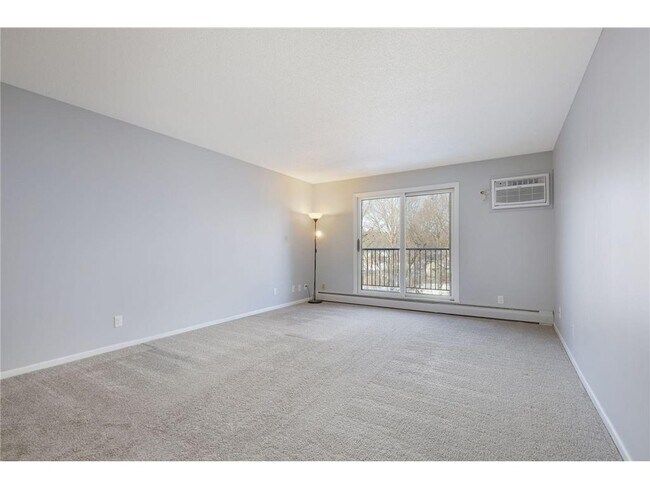 Building Photo - 35 Nathan Ln N