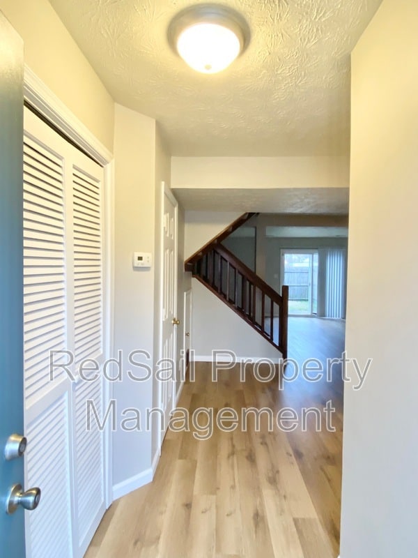 Building Photo - 8 Terri Sue Ct