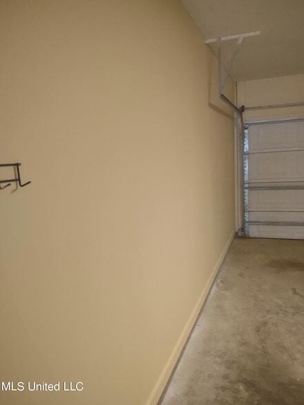 Building Photo - 902 Glen Cove