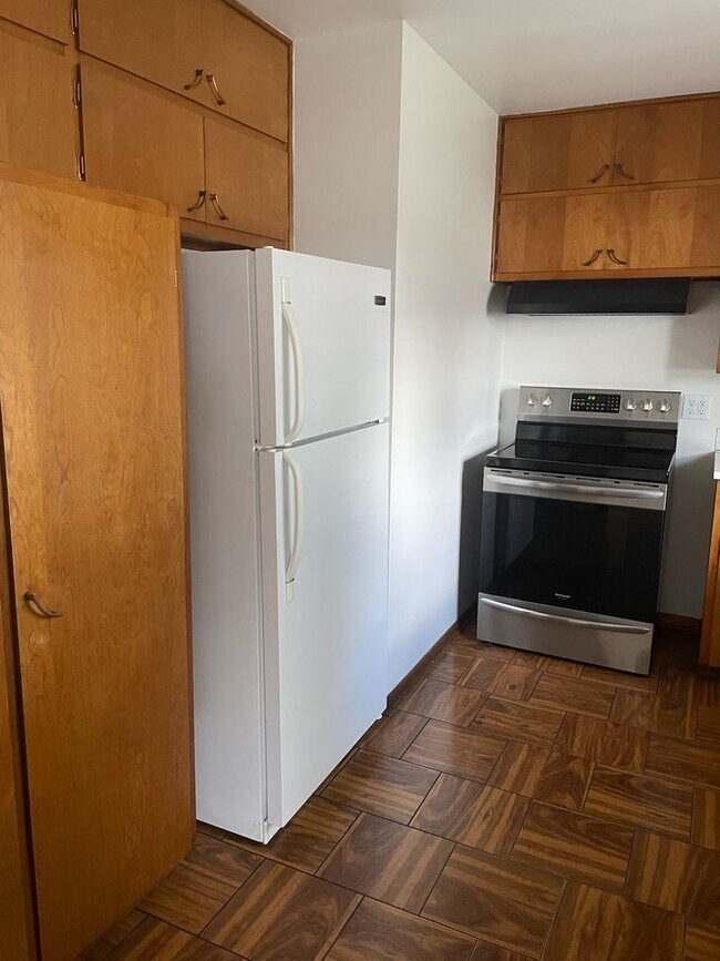 Building Photo - 1006-1006 N Sumac Dr