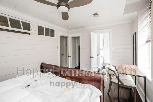 Building Photo - 251 Meeting St