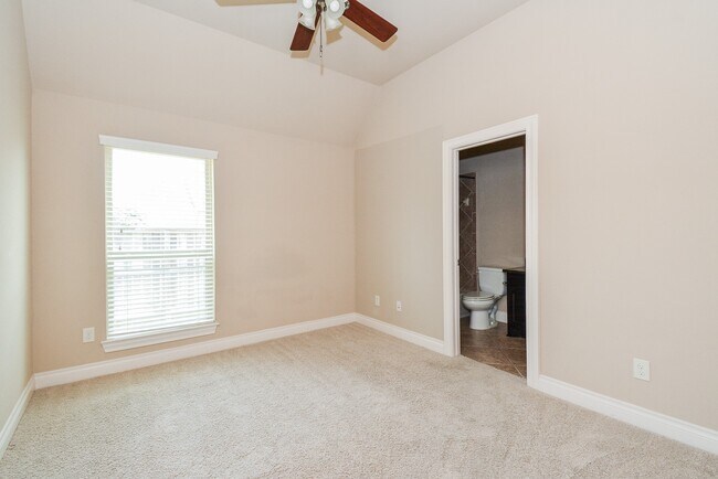 Building Photo - 28803 Davenport Dr
