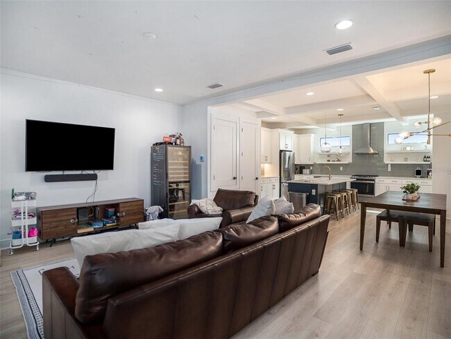 Building Photo - 3038 W Napoleon Ave