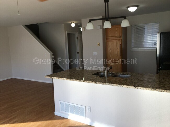 Building Photo - 574 W 91st Dr