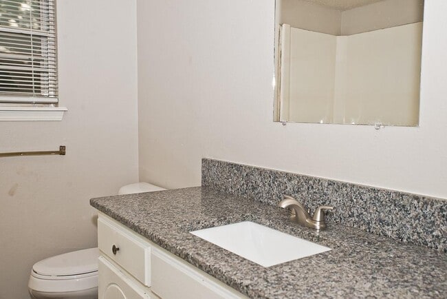 Building Photo - 3208 SE 56th St