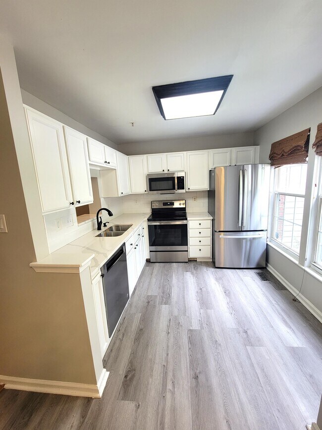 Building Photo - 8702 Castlerock Ct