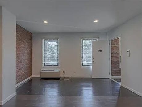 Building Photo - 39 Throop Ave