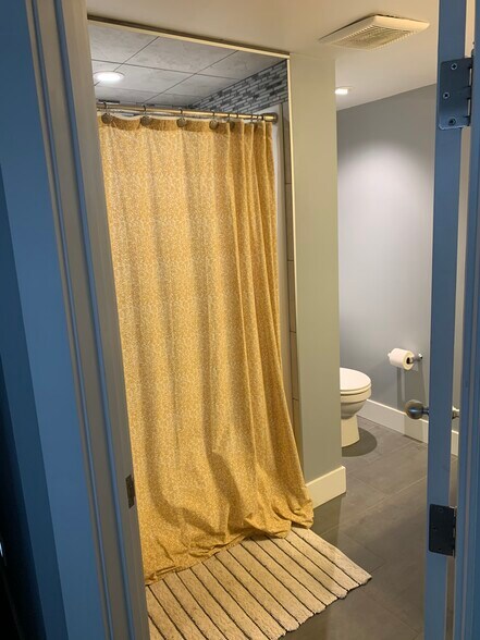 Extra large shower. Glass doors have been installed - 3111 Harrow Dr
