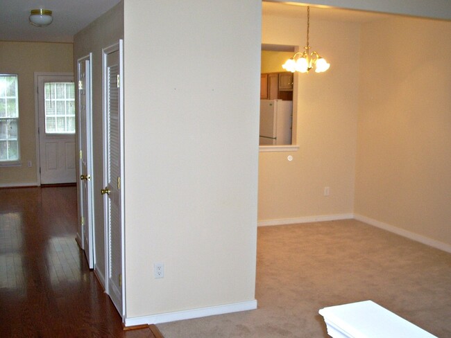 Building Photo - 3 BR / 1.5 BA Townhouse near Virginia Cent...