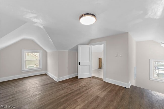 Building Photo - 867 East Blvd