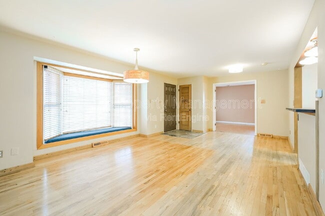 Building Photo - 7095 S Clermont Dr