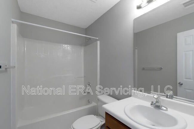 Building Photo - 7037 Ravenwood Ln