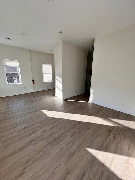 Building Photo - 70 69th St