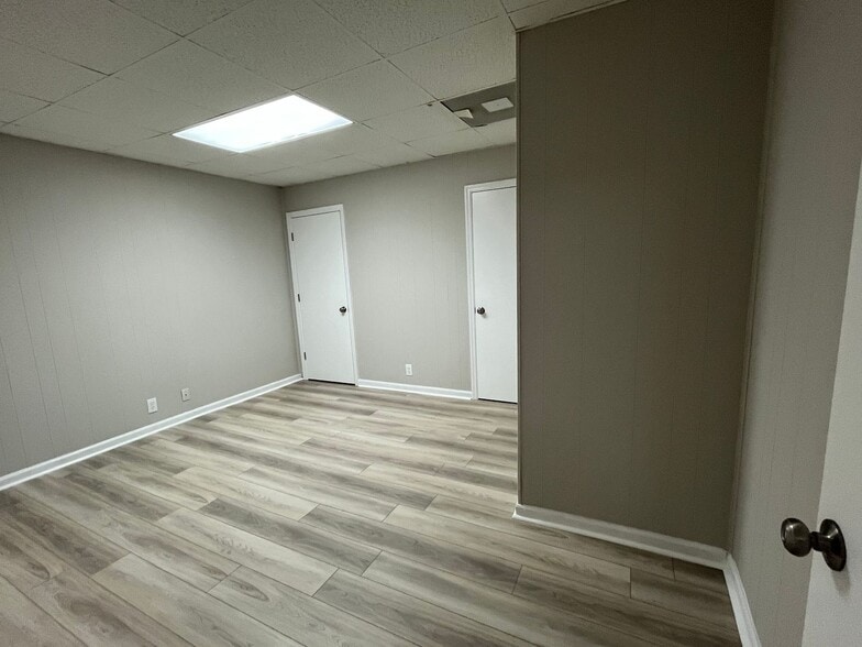 Building Photo - 142 Goshen Rd