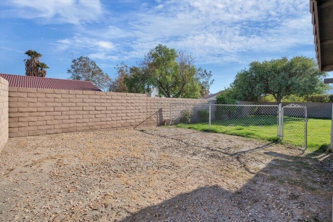 Building Photo - 27176 Shadowcrest Ln