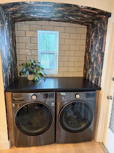 Building Photo - 818 SE 4th St