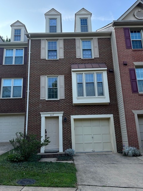Building Photo - 229 Yale Dr