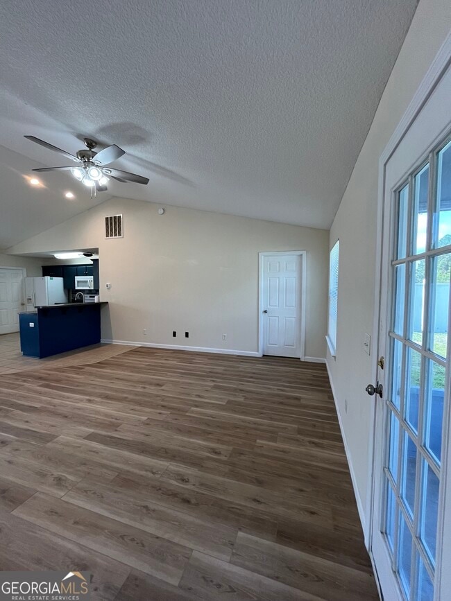 Building Photo - 207 Royal Palms Ave