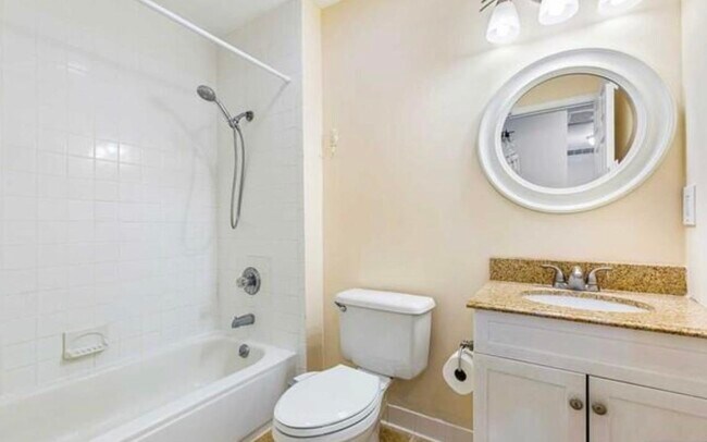 Building Photo - 32 Bergen Ridge Rd