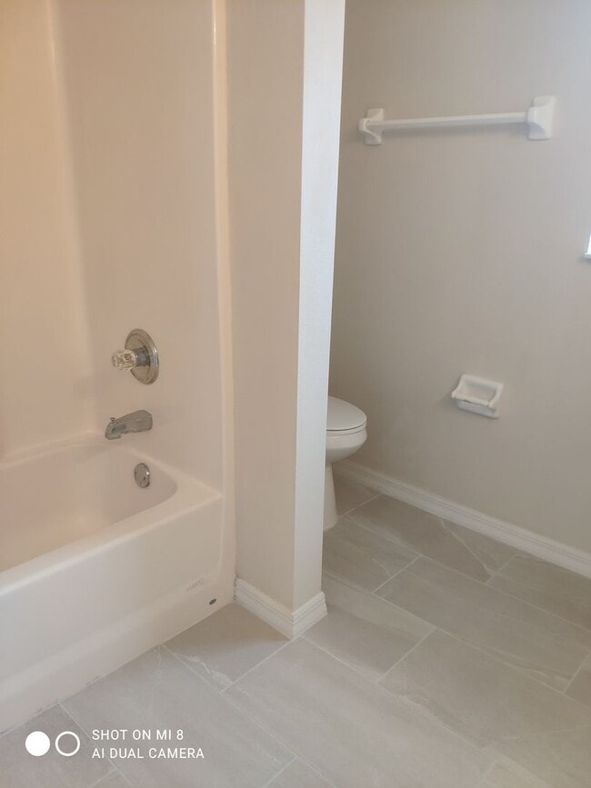 Building Photo - 4/2/2, with screen porch. Convenient locat...