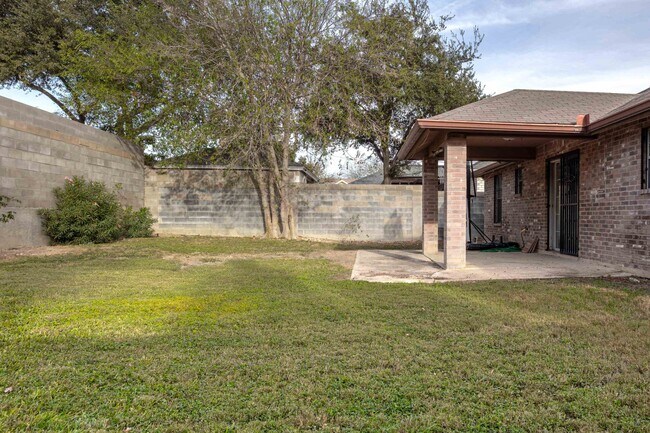 Building Photo - 312 Cambridge Loop