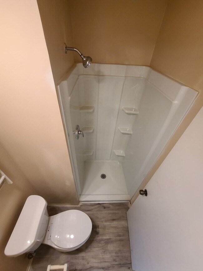 Building Photo - Great Townhome - North Central Location