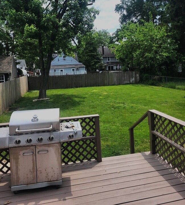 Large Fenced In Back Yard with Deck and Barbeque - 424 Oak St