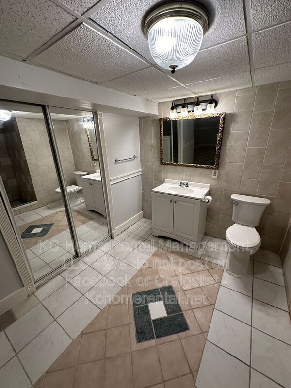 Building Photo - 10700 E 28th Terrace S