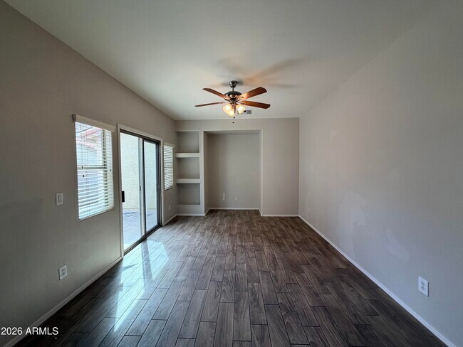 Building Photo - 4661 E Laurel Ave