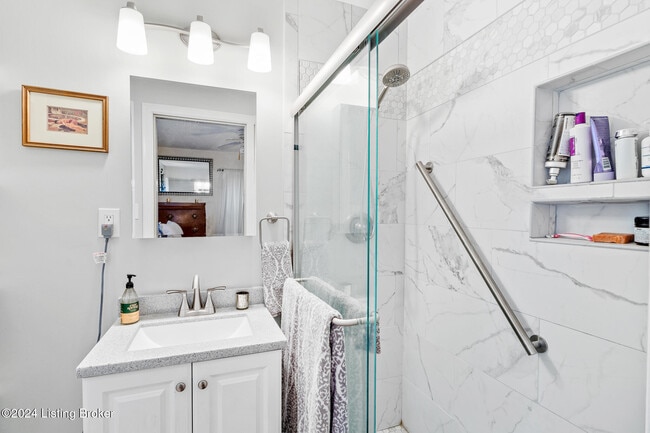 Building Photo - 704 Indian Ridge Rd