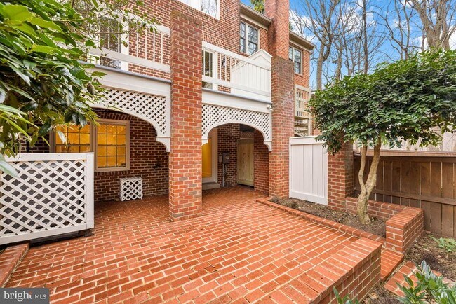 Building Photo - 4049 Mansion Dr NW