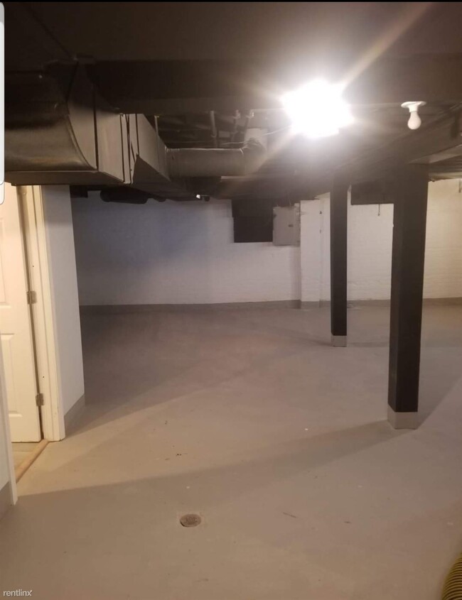 Building Photo - 3 br, 1.5 bath House - Russell Woods