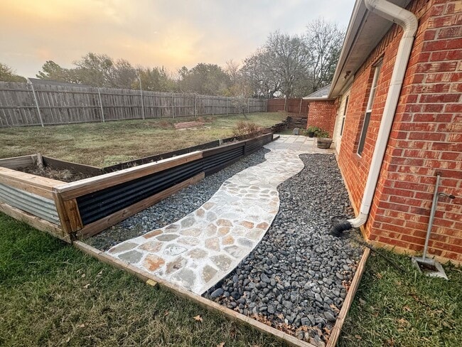 Building Photo - Beautiful Keene Home - 5 Bedroom, 2.5 Bath