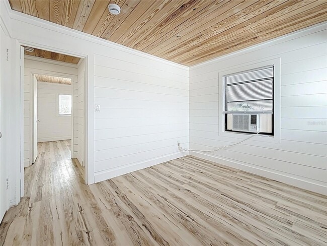 Building Photo - 497 Normandy Rd