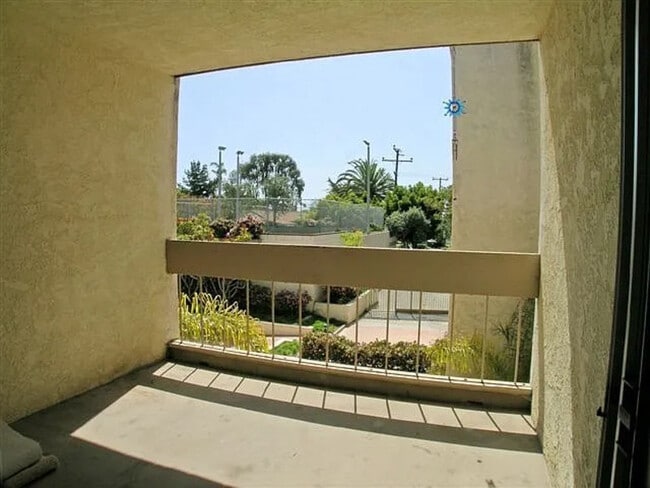 Building Photo - 56 Barranca Ave