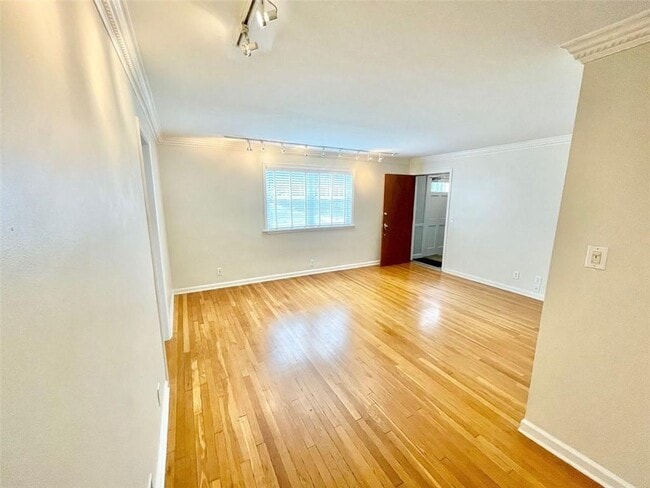 Primary Photo - 3660 Peachtree Rd