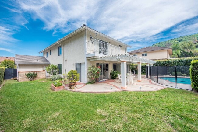 Building Photo - Rose Hills