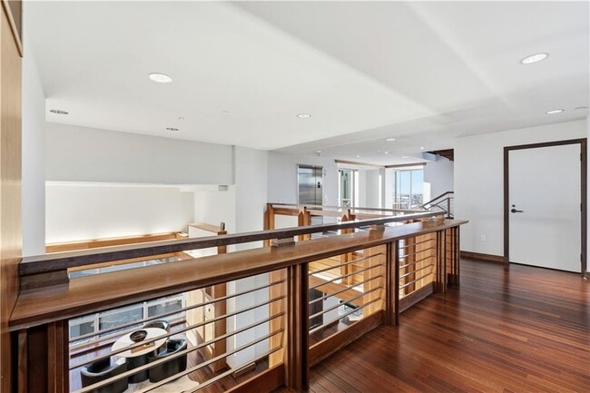 Building Photo - 5 W Mountain St