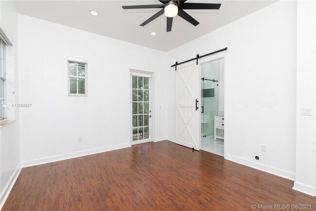 Building Photo - 14711 SW 5th St  1-47 Pembroke Pines Fl 33027
