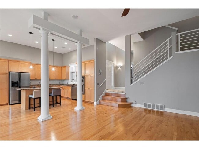 Building Photo - 517 River St