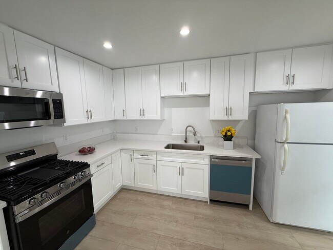 Building Photo - Bassett Properties